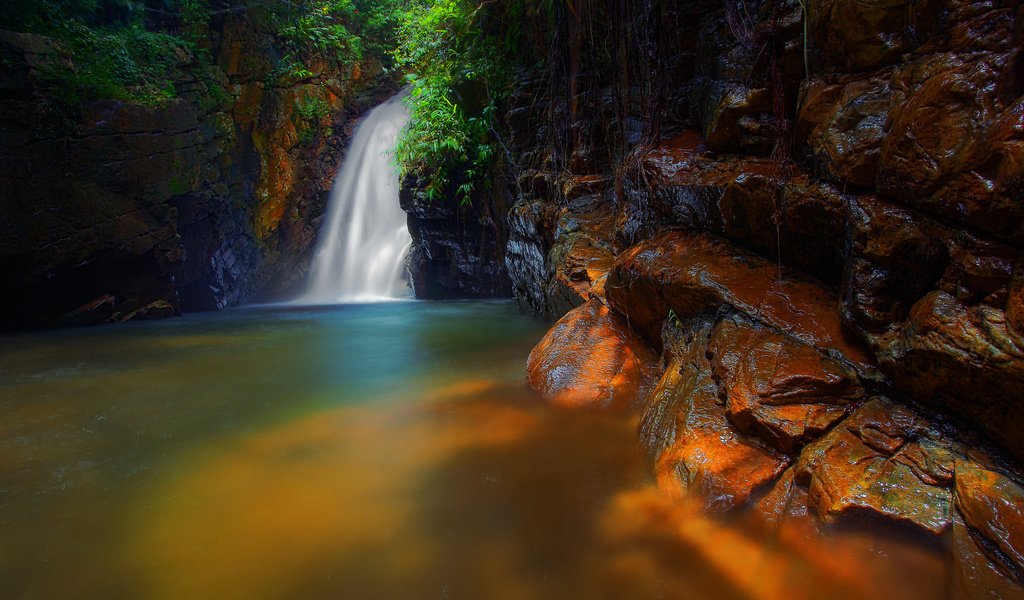 Обои деревья, скалы, лес, ручей, водопад, поток, trees, rocks, forest, stream, waterfall разрешение 2048x1365 Загрузить