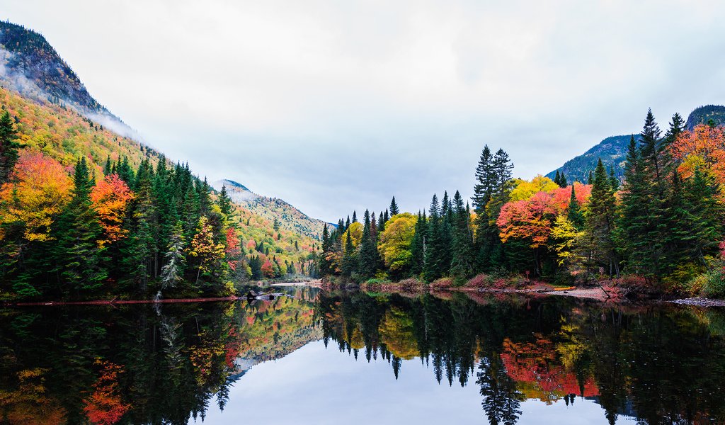 Обои озеро, горы, отражение, пейзаж, осень, канада, квебек, lake, mountains, reflection, landscape, autumn, canada, qc разрешение 2000x1335 Загрузить