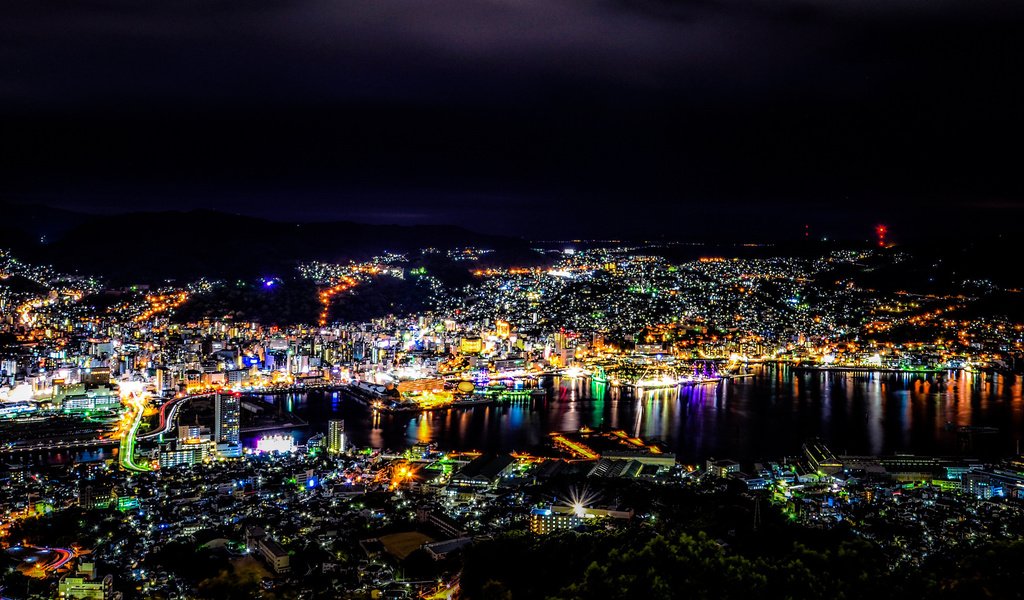 Обои ночь, огни, пейзаж, город, япония, нагасаки, night, lights, landscape, the city, japan, nagasaki разрешение 2048x1159 Загрузить