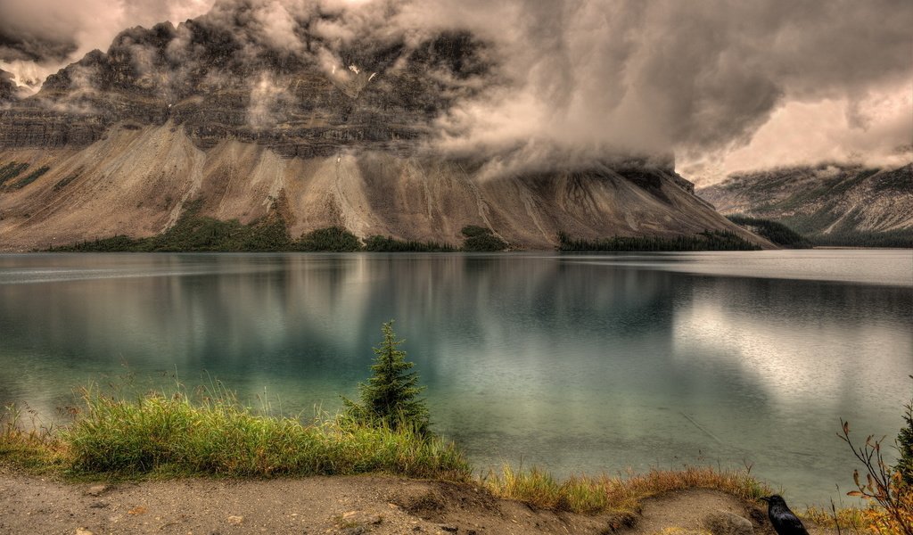 Обои озеро, горы, тучи, пейзаж, дождь, горы. озеро, lake, mountains, clouds, landscape, rain, mountains. lake разрешение 1920x1280 Загрузить