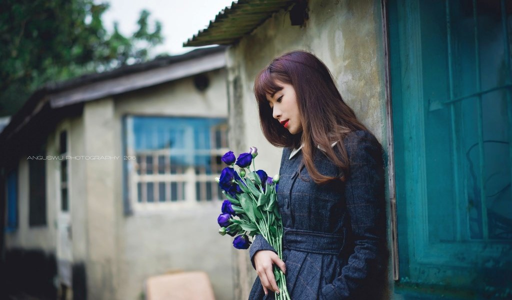 Обои цветы, девушка, город, азиатка, flowers, girl, the city, asian разрешение 2048x1365 Загрузить