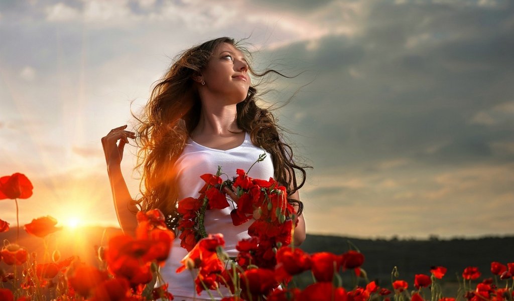 Обои цветы, природа, девушка, модель, солнечный свет, flowers, nature, girl, model, sunlight разрешение 1920x1200 Загрузить