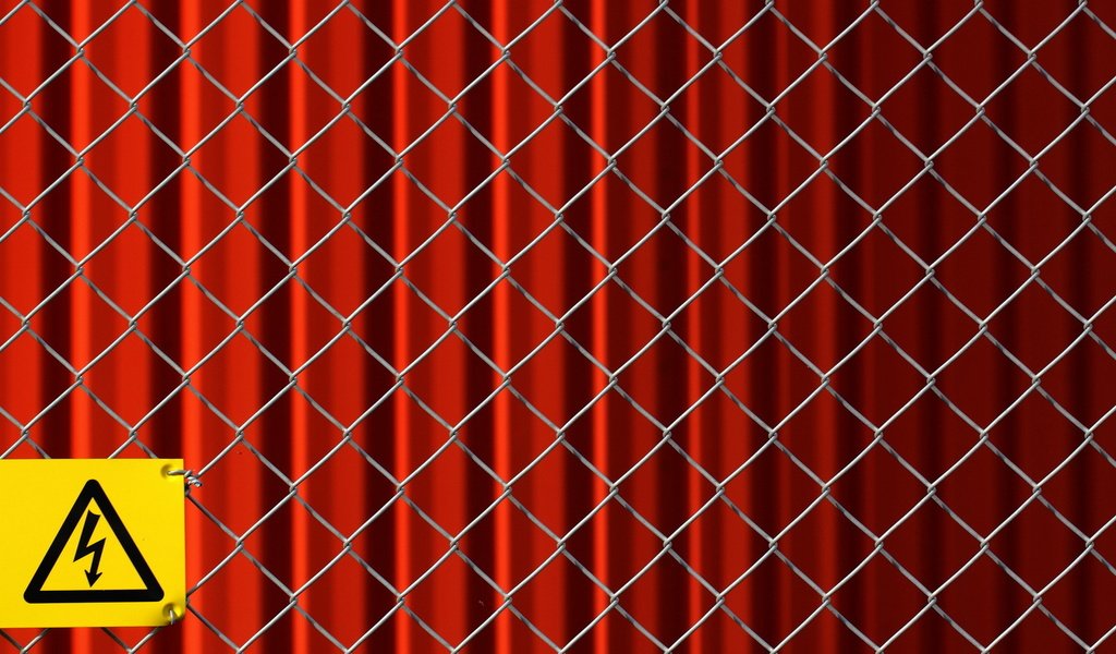 Обои фон, забор, сетка, знак, background, the fence, mesh, sign разрешение 1920x1216 Загрузить