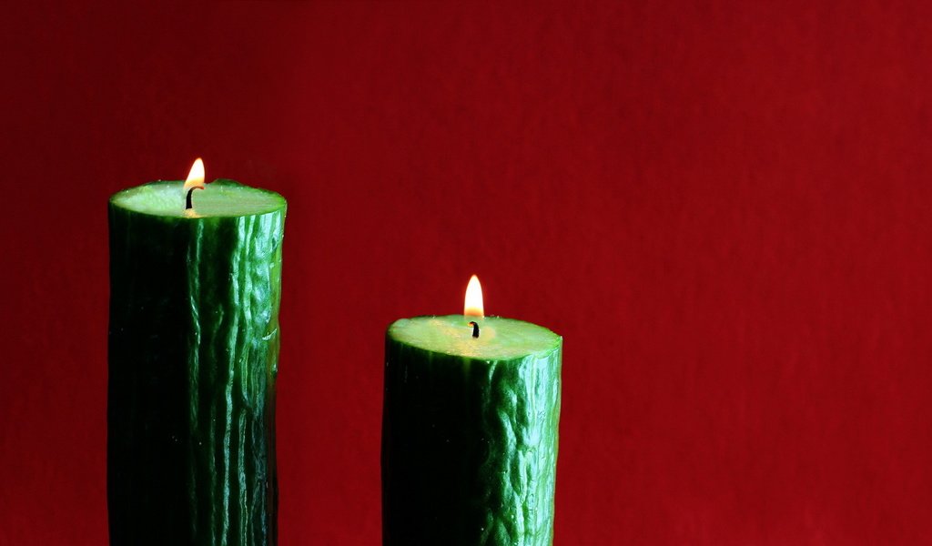 Обои свечи, фон, огурцы, candles, background, cucumbers разрешение 1920x1080 Загрузить