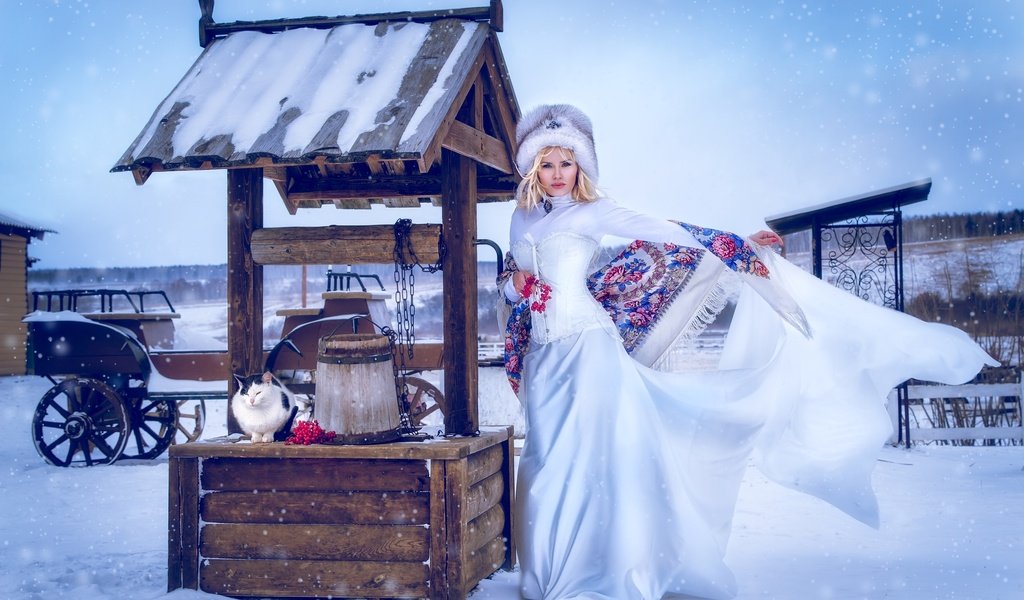 Обои зима, платье, блондинка, кот, шапка, корсет, колодец, платок, winter, dress, blonde, cat, hat, corset, well, shawl разрешение 2300x1550 Загрузить