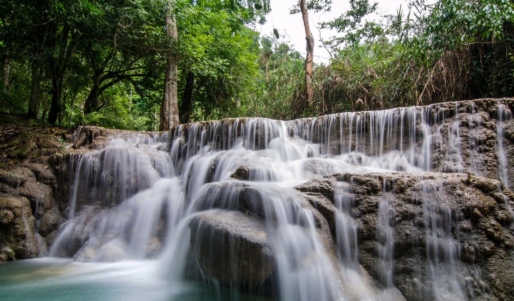 Обои деревья, камни, лес, ручей, водопад, тропики, лаос, kuang si falls, trees, stones, forest, stream, waterfall, tropics, laos разрешение 3000x2000 Загрузить