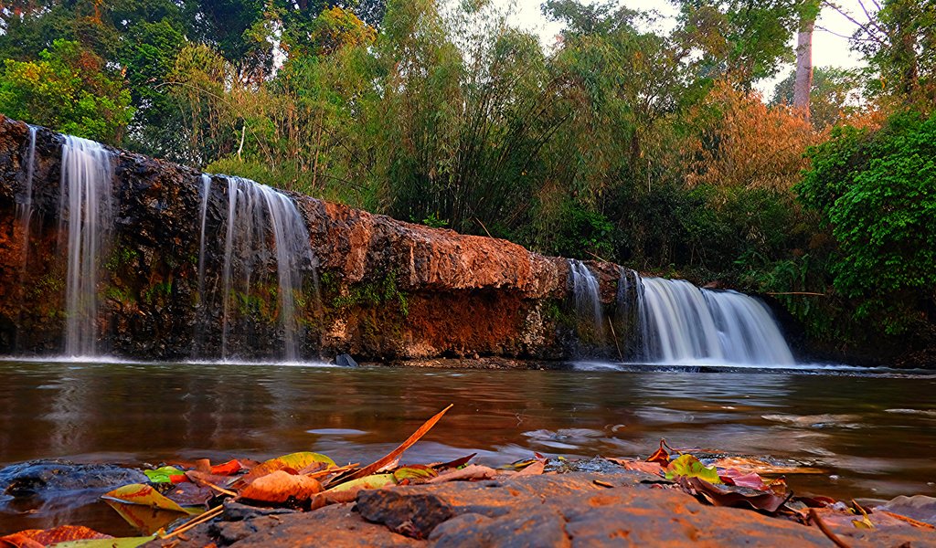 Обои деревья, камни, лес, водопад, камбоджа, banlung waterfalls, trees, stones, forest, waterfall, cambodia разрешение 3000x2000 Загрузить
