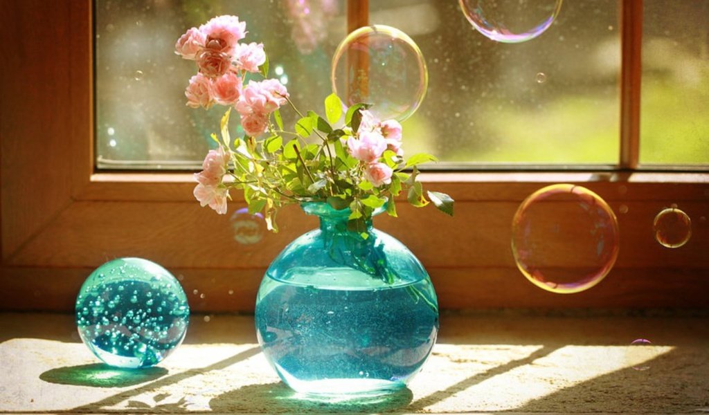 Обои розы, мыльные пузыри, стеклянный шар, пузыри, роз, шар, букет, окно, ваза, голубая, натюрморт, roses, glass globe, bubbles, ball, bouquet, window, vase, blue, still life разрешение 1920x1200 Загрузить