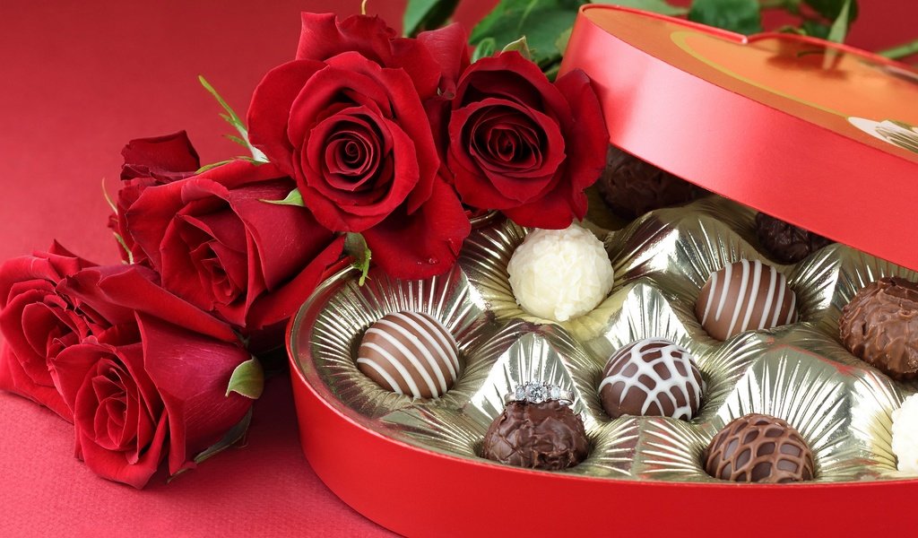 Обои цветы, розы, конфеты, сердце, букет, подарок, шоколад, шоколадные конфеты, flowers, roses, candy, heart, bouquet, gift, chocolate, chocolates разрешение 6000x4000 Загрузить