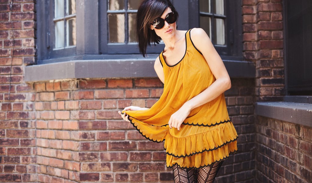 Обои платье, очки, желтое, karah linn, dress, glasses, yellow разрешение 2880x1920 Загрузить