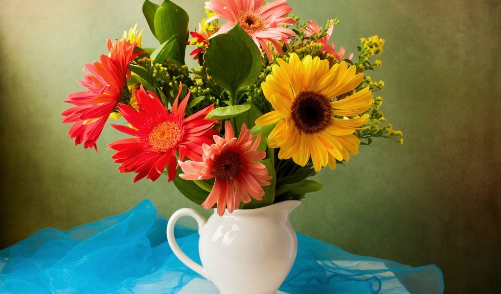 Обои букет, ваза, герберы, gerberas, bouquet, vase, gerbera разрешение 2880x2131 Загрузить