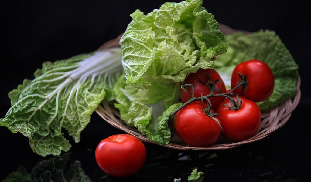 Обои овощи, помидоры, салат, vegetables, tomatoes, salad разрешение 2400x1579 Загрузить