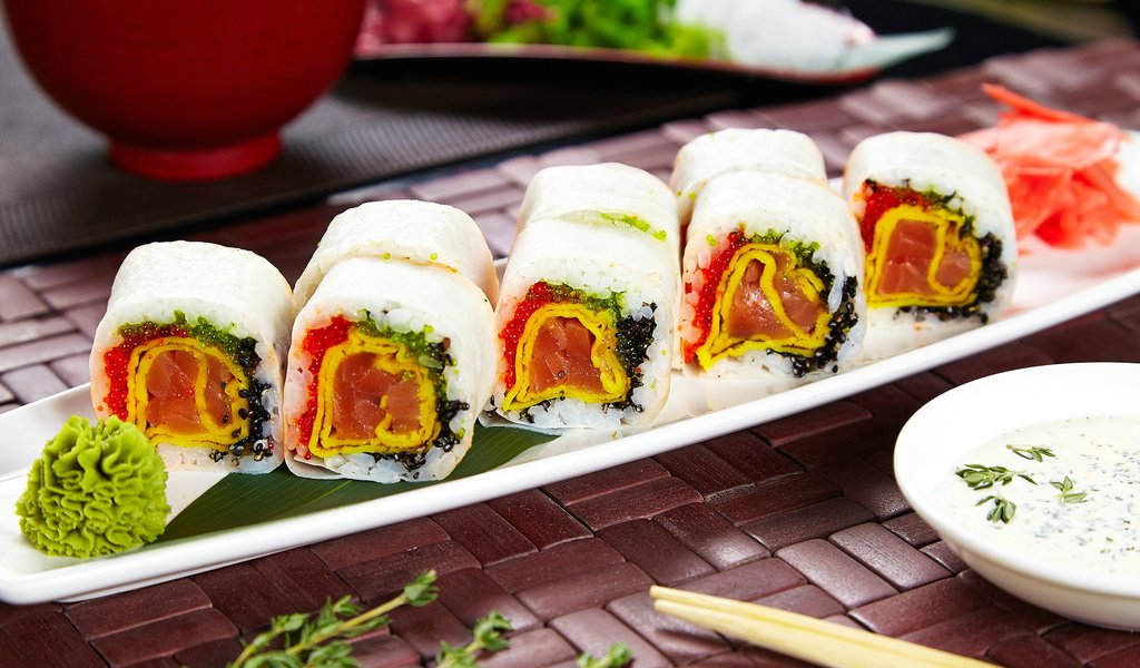 Обои соус, начинка, суши, роллы, васаби, sauce, filling, sushi, rolls, wasabi разрешение 2043x1171 Загрузить