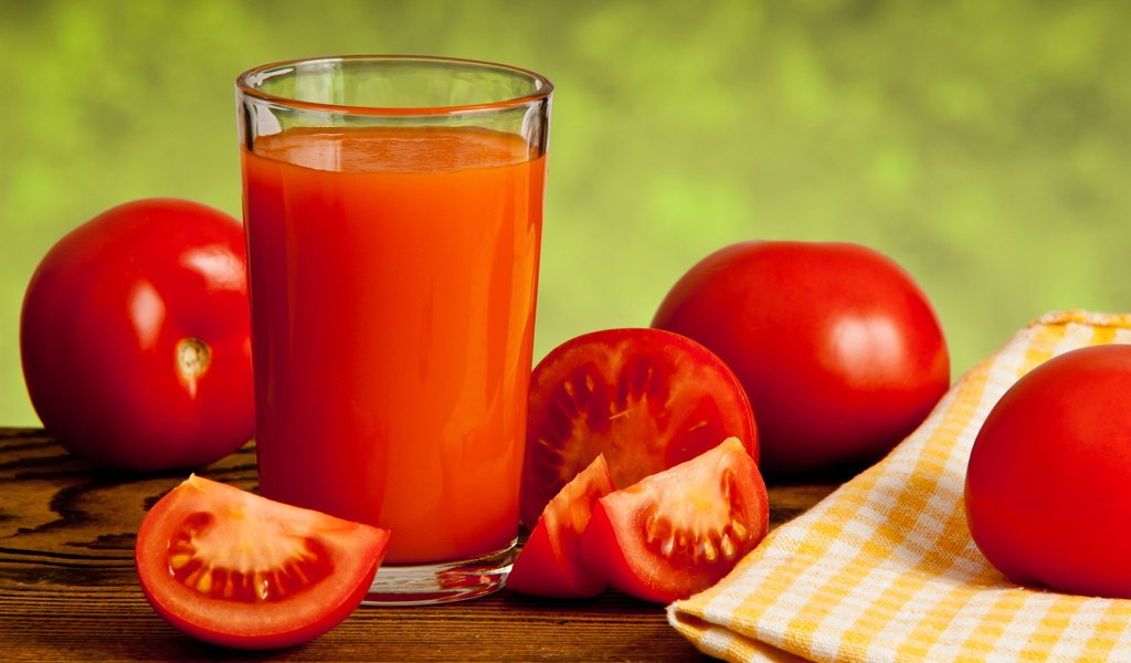 Обои красные, овощи, стакан, салфетка, помидоры, томаты, сок, томатный сок, red, vegetables, glass, napkin, tomatoes, juice, tomato juice разрешение 7744x5184 Загрузить