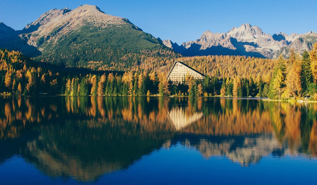 Обои озеро, горы, природа, лес, отражение, пейзаж, осень, aleksandra boguslawska, lake, mountains, nature, forest, reflection, landscape, autumn разрешение 3840x2400 Загрузить