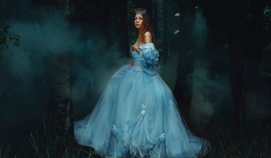 Обои лес, девушка, платье, дым, rosie hardy, forest, girl, dress, smoke разрешение 2048x1544 Загрузить