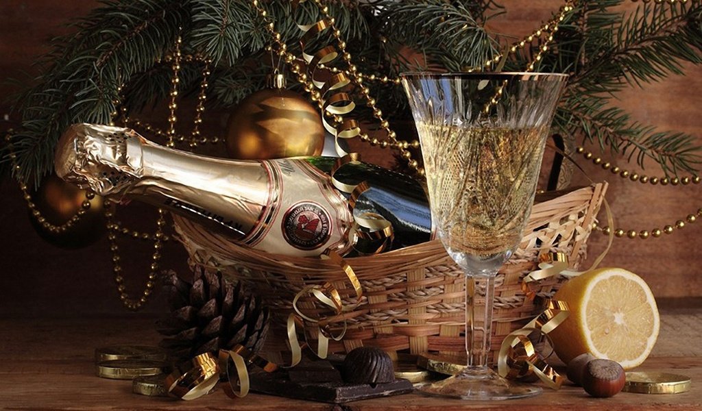Обои елка, бокал, лимон, ель, вино, праздник, шоколад, шампанское, tree, glass, lemon, spruce, wine, holiday, chocolate, champagne разрешение 1920x1200 Загрузить