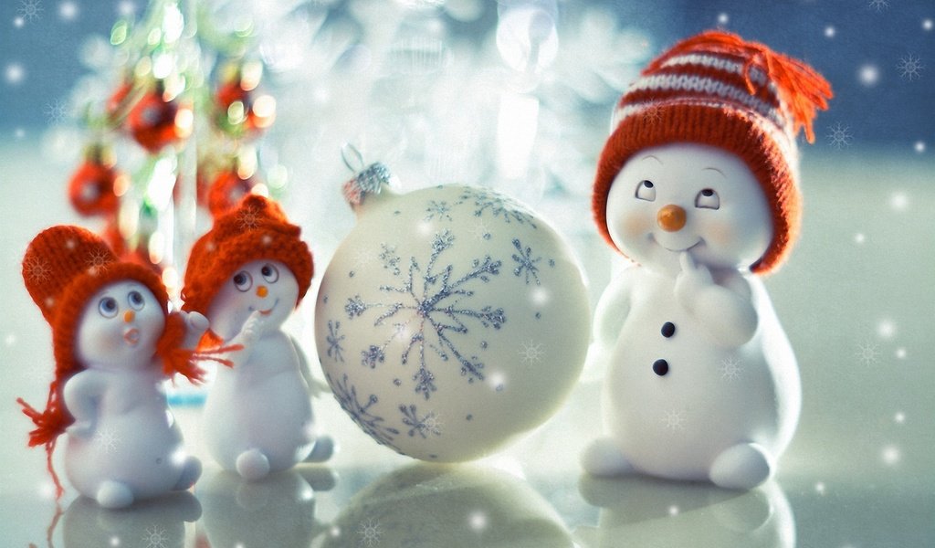 Обои украшения, снеговики, елочные игрушки, новогодние фигурки, decoration, snowmen, christmas decorations, christmas figurines разрешение 1920x1200 Загрузить