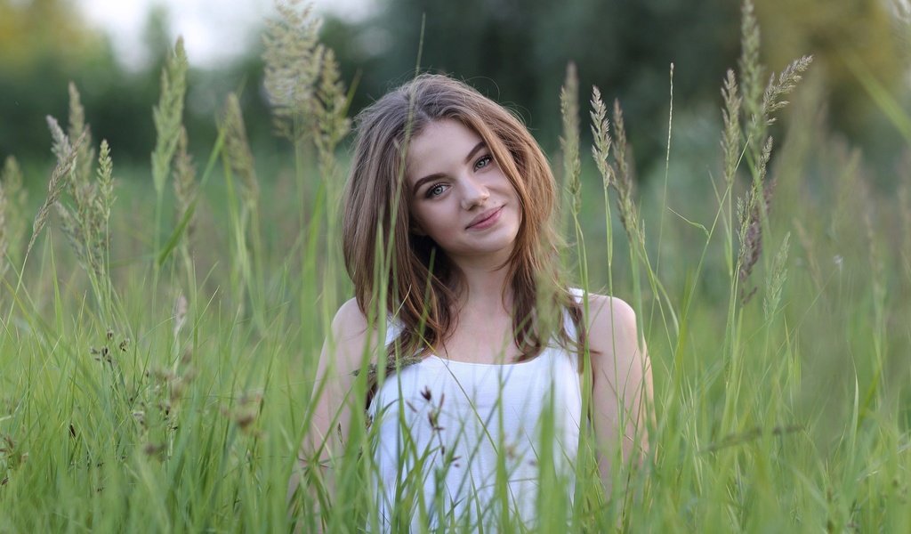 Обои природа, улыбка, портрет, девочка, зеленые глаза, nature, smile, portrait, girl, green eyes разрешение 2048x1366 Загрузить