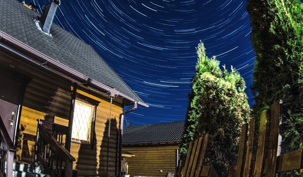 Обои небо, ночное небо, aristovart, тверь, startrails, звездные треки, the sky, the night sky, tver, star tracks разрешение 2416x1600 Загрузить