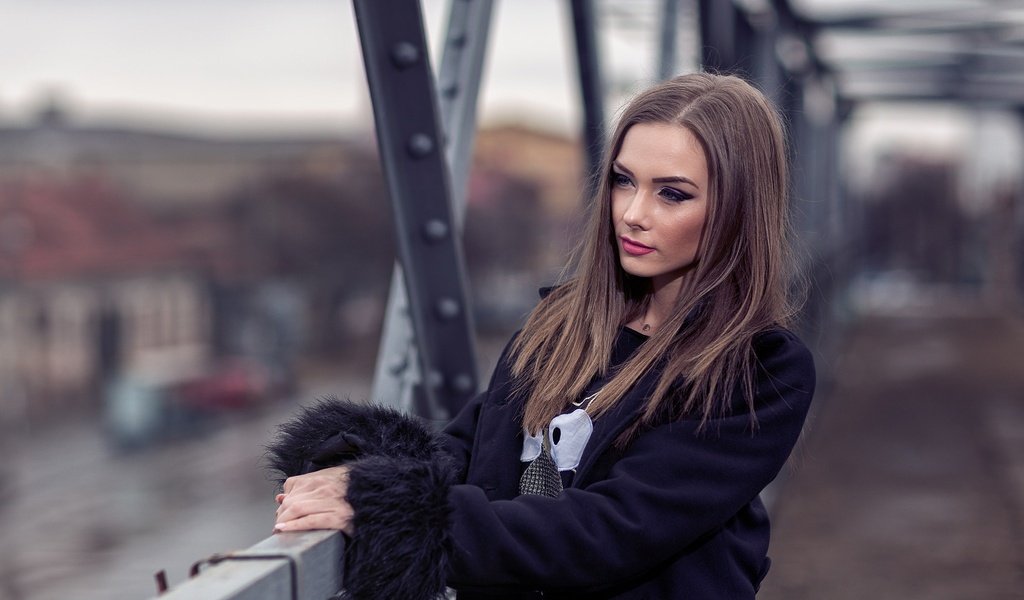 Обои девушка, портрет, мост, взгляд, girl, portrait, bridge, look разрешение 2048x1365 Загрузить