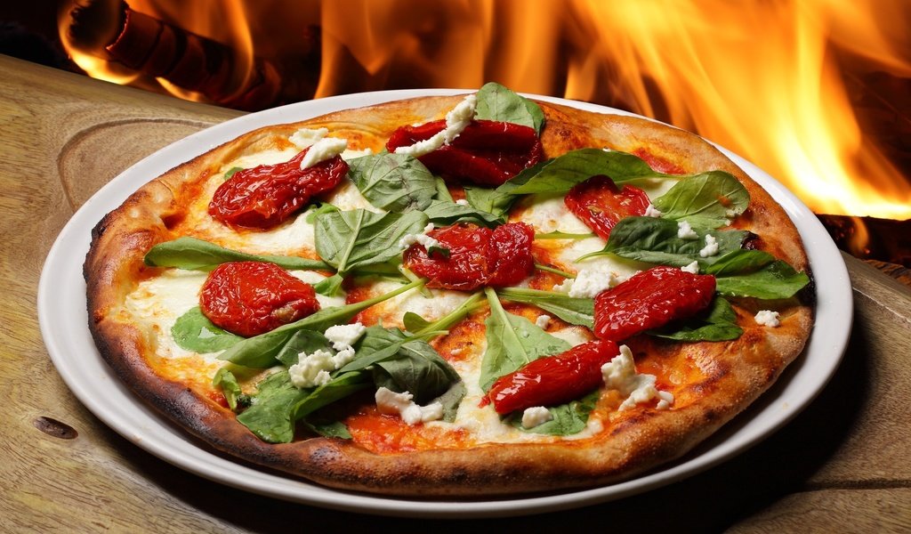 Обои огонь, помидоры, пицца, руккола, fire, tomatoes, pizza, arugula разрешение 1933x1325 Загрузить