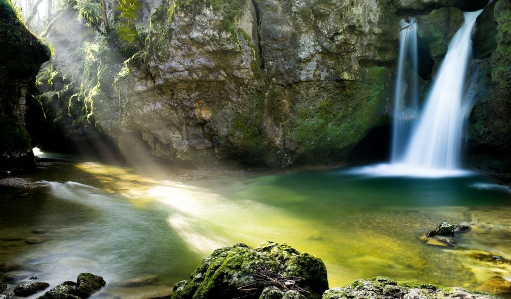 Обои вода, скалы, водопад, солнечный свет, water, rocks, waterfall, sunlight разрешение 2048x1306 Загрузить