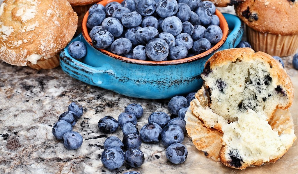 Обои ягоды, лесные ягоды, черника, выпечка, кексы, парное, маффины, маффин, черничный, blueberry, berries, blueberries, cakes, cupcakes, fresh, muffins, muffin разрешение 4200x2800 Загрузить