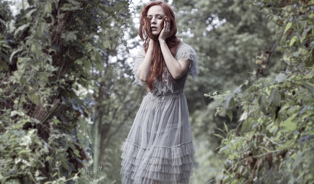 Обои зелень, лес, девушка, платье, рыжеволосая, greens, forest, girl, dress, redhead разрешение 3744x2456 Загрузить