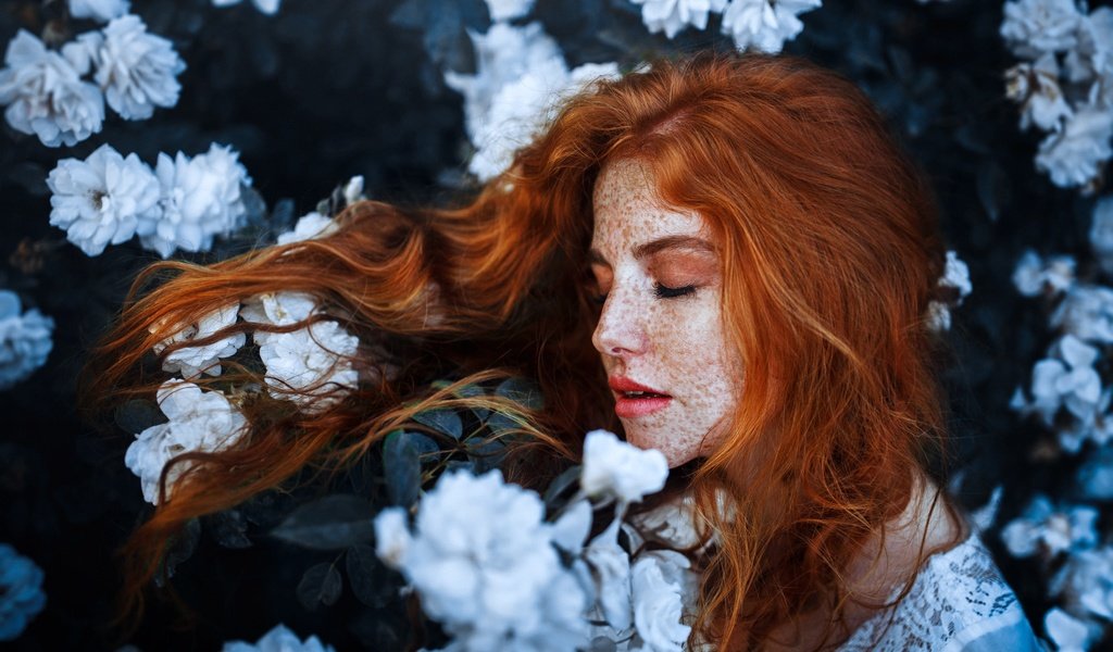 Обои цветы, девушка, рыжая, профиль, волосы, лицо, веснушки, flowers, girl, red, profile, hair, face, freckles разрешение 2048x1365 Загрузить