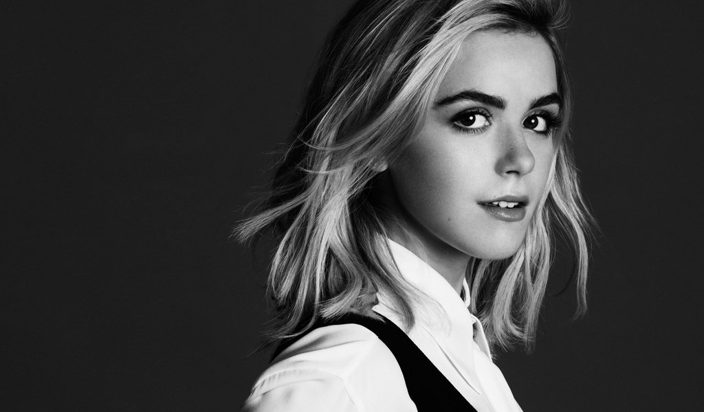 Обои девушка, взгляд, чёрно-белое, волосы, кирнан шипка, girl, look, black and white, hair, kiernan shipka разрешение 6600x4200 Загрузить