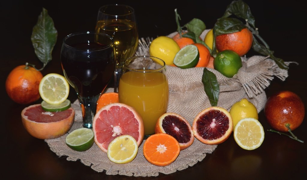 Обои фрукты, апельсины, лайм, лимоны, цитрусы, грейпфрут, сок, fruit, oranges, lime, lemons, citrus, grapefruit, juice разрешение 2400x1590 Загрузить