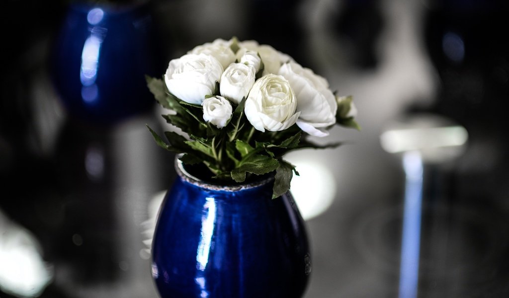Обои цветы, розы, букет, белые, ваза, flowers, roses, bouquet, white, vase разрешение 1920x1282 Загрузить