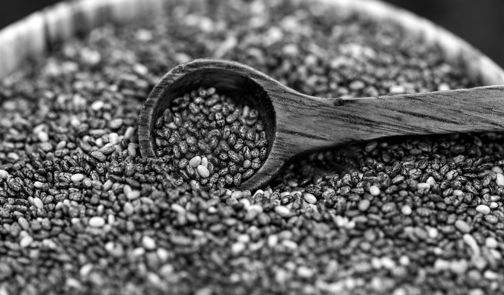 Обои чёрно-белое, семена, деревянная ложка, чиа, семена чиа, black and white, seeds, wooden spoon, chia разрешение 3840x2205 Загрузить