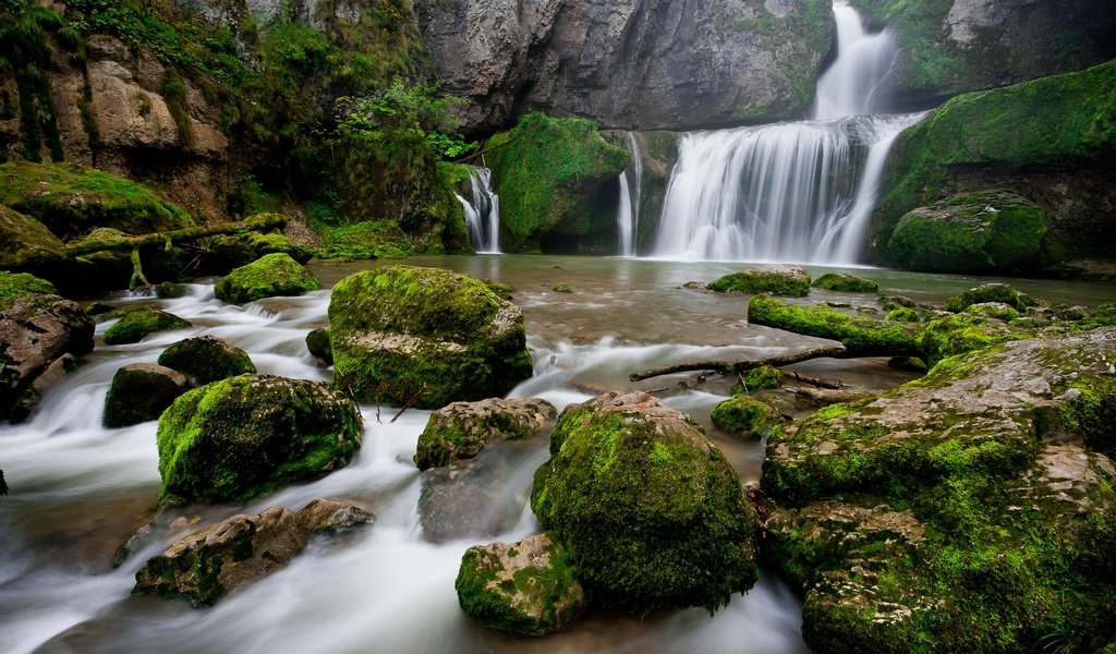 Обои вода, скалы, камни, водопад, мох, ск, water, rocks, stones, waterfall, moss, sk разрешение 2048x1363 Загрузить