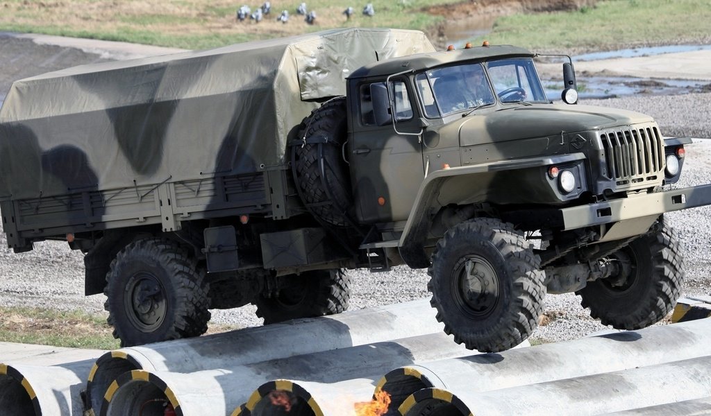 Обои военный, трубы, грузовик, полный привод, урал, military, pipe, truck, all-wheel drive, ural разрешение 1920x1080 Загрузить