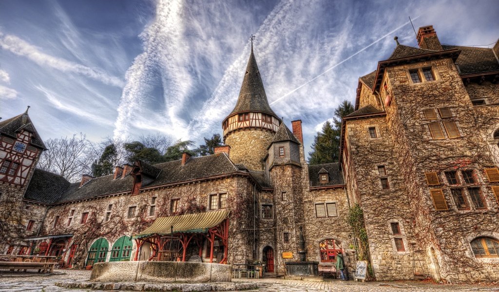 Обои небо, облака, двор, румыния, corvin castle, the sky, clouds, yard, romania разрешение 2560x1598 Загрузить