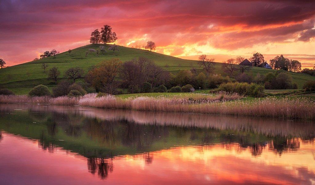 Обои озеро, природа, закат, отражение, весна, холм, lake, nature, sunset, reflection, spring, hill разрешение 2048x1365 Загрузить