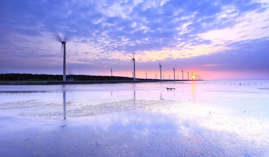 Обои вода, берег, отражение, мель, ветряки, пролив, ветротурбины, water, shore, reflection, stranded, windmills, strait, wind turbine разрешение 2048x1365 Загрузить