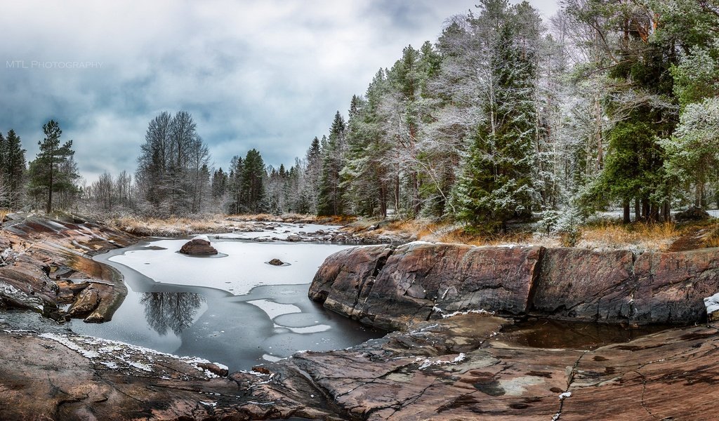 Обои деревья, река, снег, лес, осень, лёд, ели, trees, river, snow, forest, autumn, ice, ate разрешение 1920x1080 Загрузить