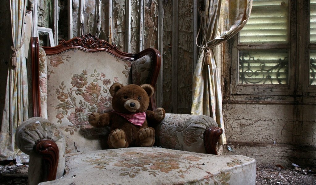 Обои стиль, интерьер, мишка, игрушка, кресло, окно, style, interior, bear, toy, chair, window разрешение 2560x1483 Загрузить