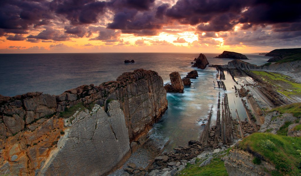 Обои небо, облака, скалы, камни, море, the sky, clouds, rocks, stones, sea разрешение 1920x1280 Загрузить