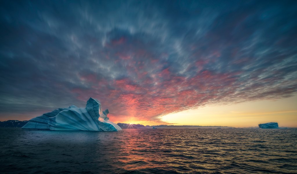 Обои небо, солнце, лучи, море, океан, ледник, the sky, the sun, rays, sea, the ocean, glacier разрешение 2048x1190 Загрузить