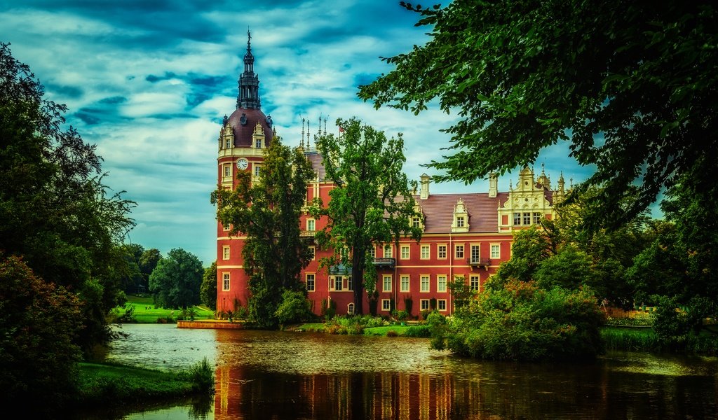 Обои облака, деревья, зелень, парк, замок, пруд, германия, muskau park, clouds, trees, greens, park, castle, pond, germany разрешение 5616x3744 Загрузить