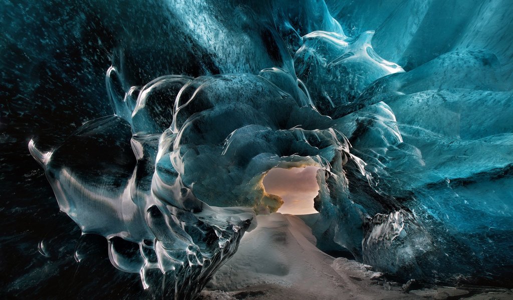 Обои зима, лёд, пещера, исландия, the crack, skaftafell, christian klepp, winter, ice, cave, iceland разрешение 1920x1280 Загрузить