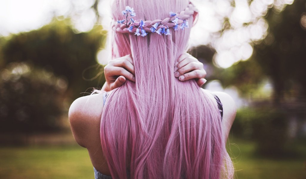 Обои цветы, девушка, спина, розовые волосы, flowers, girl, back, pink hair разрешение 2048x1279 Загрузить