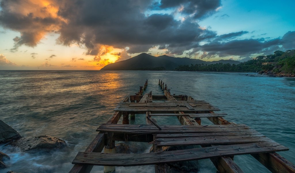 Обои небо, облака, скалы, волны, закат, горизонт, причал, the sky, clouds, rocks, wave, sunset, horizon, pier разрешение 2048x1367 Загрузить