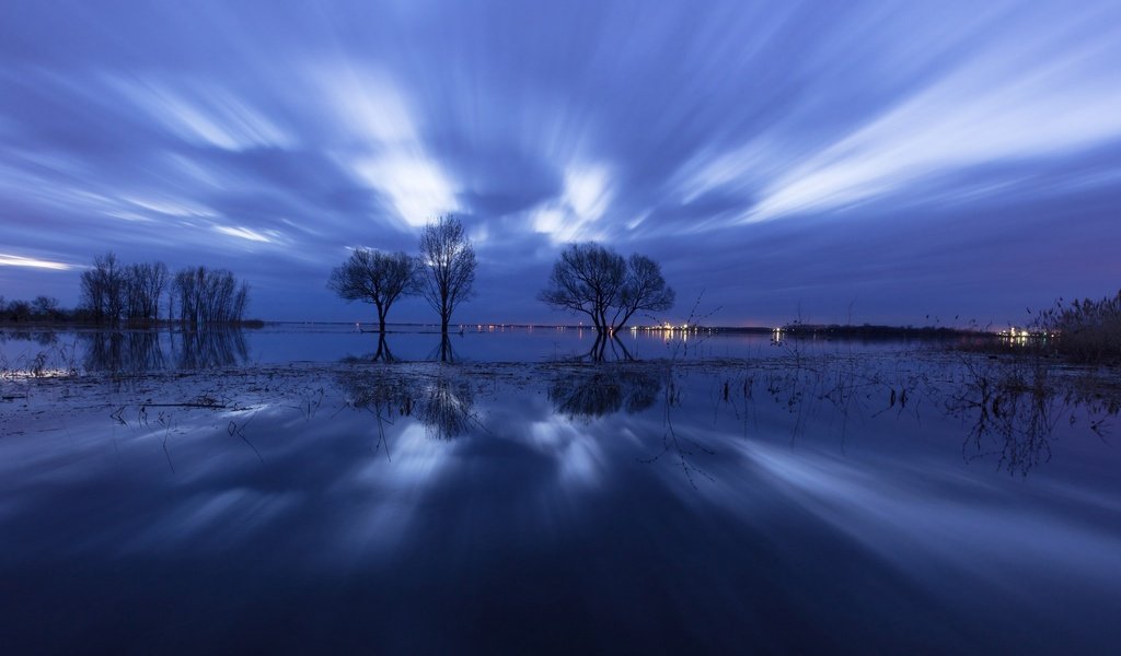 Обои деревья, вечер, озеро, отражение, trees, the evening, lake, reflection разрешение 2048x1293 Загрузить