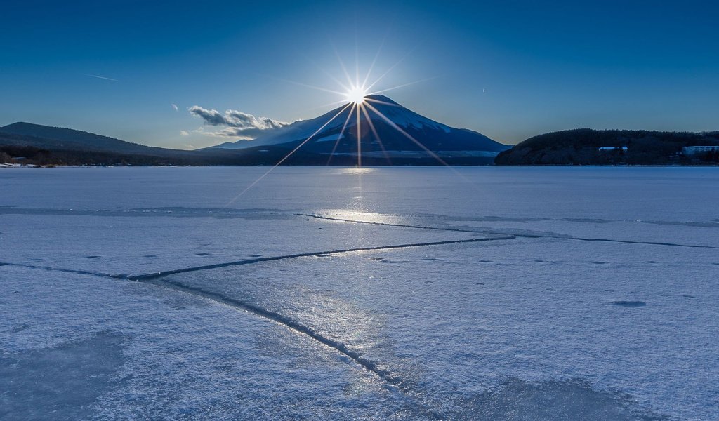 Обои вечер, озеро, пейзаж, лёд, вулкан, the evening, lake, landscape, ice, the volcano разрешение 1920x1200 Загрузить