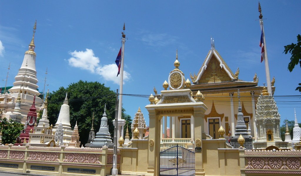 Обои храм, камбоджа, храм цветущего лотоса, temple, cambodia, the temple of the blooming lotus разрешение 3264x2448 Загрузить